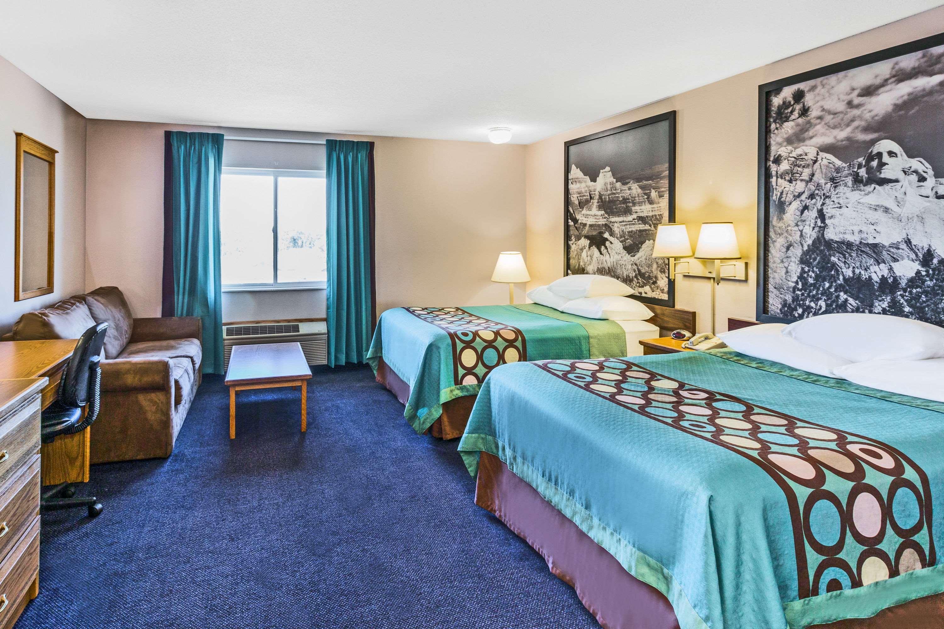 Super 8 By Wyndham Hotel 2*