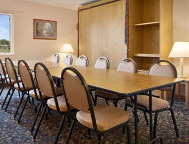 Super 8 By Wyndham Hotel 2*